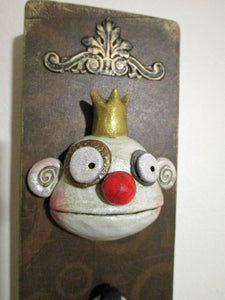 Wacky character wall plaque with three character heads - misc