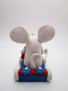 4th of July Mouse on parade wagon with firecracker