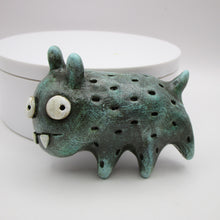 WALL SPIRIT "Mortimer" dog like with patina like finish misc