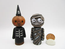 Halloween small pumpkin man with wood body