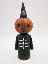Halloween small pumpkin man with wood body