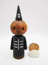Halloween small pumpkin man with wood body