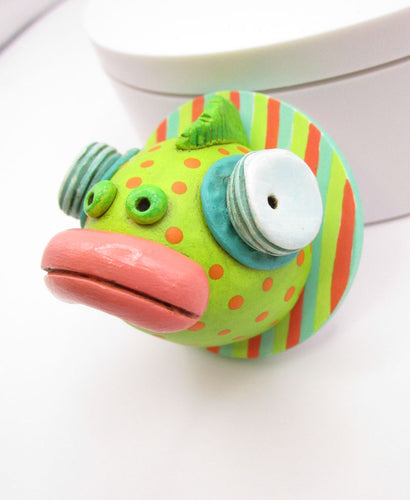 Colorful mounted fish head magnet 2 inch round with strong magnet misc