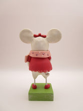 Valentine girl mouse in pinks holding dark blue flower