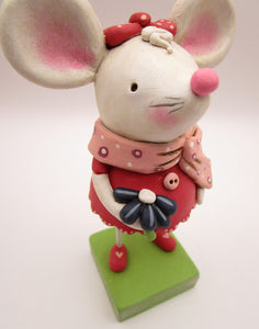 Valentine girl mouse in pinks holding dark blue flower