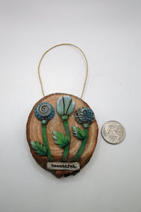 Little wood slice with flower "beautiful" ready to hang - paper clay