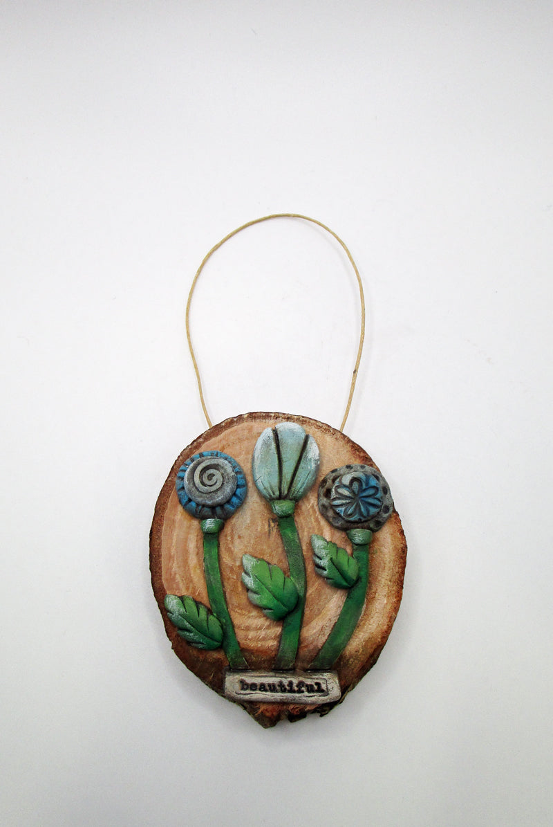 Little wood slice with flower 